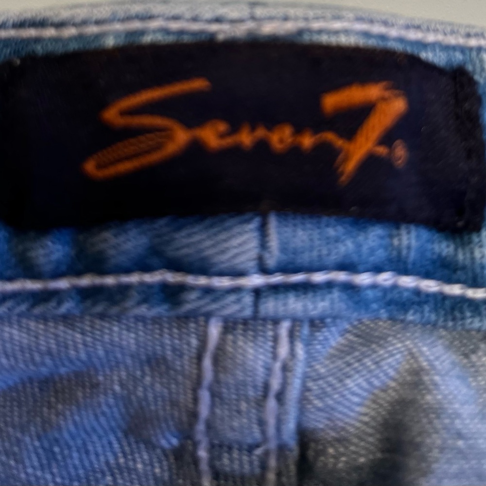 Seven7 Women's Cropped Blue Jeans - Picture 3 of 4